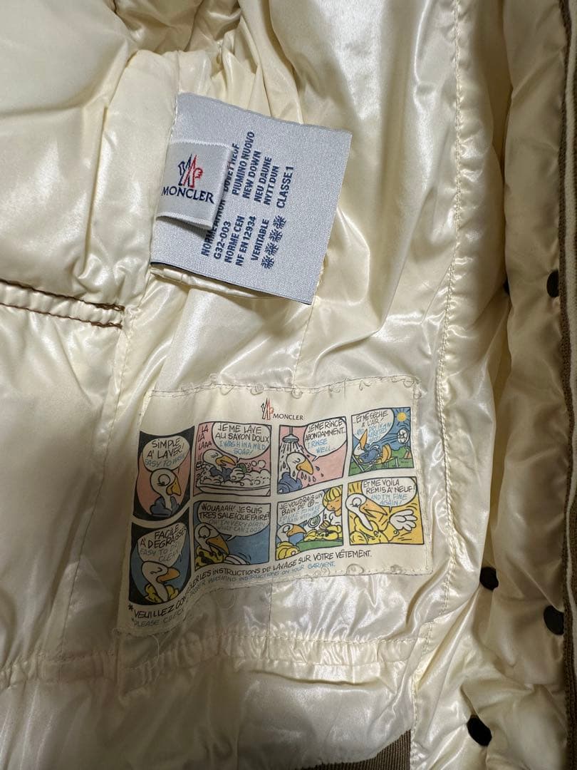 モンクレール　ダウンジャケット ベージュ　フード付き