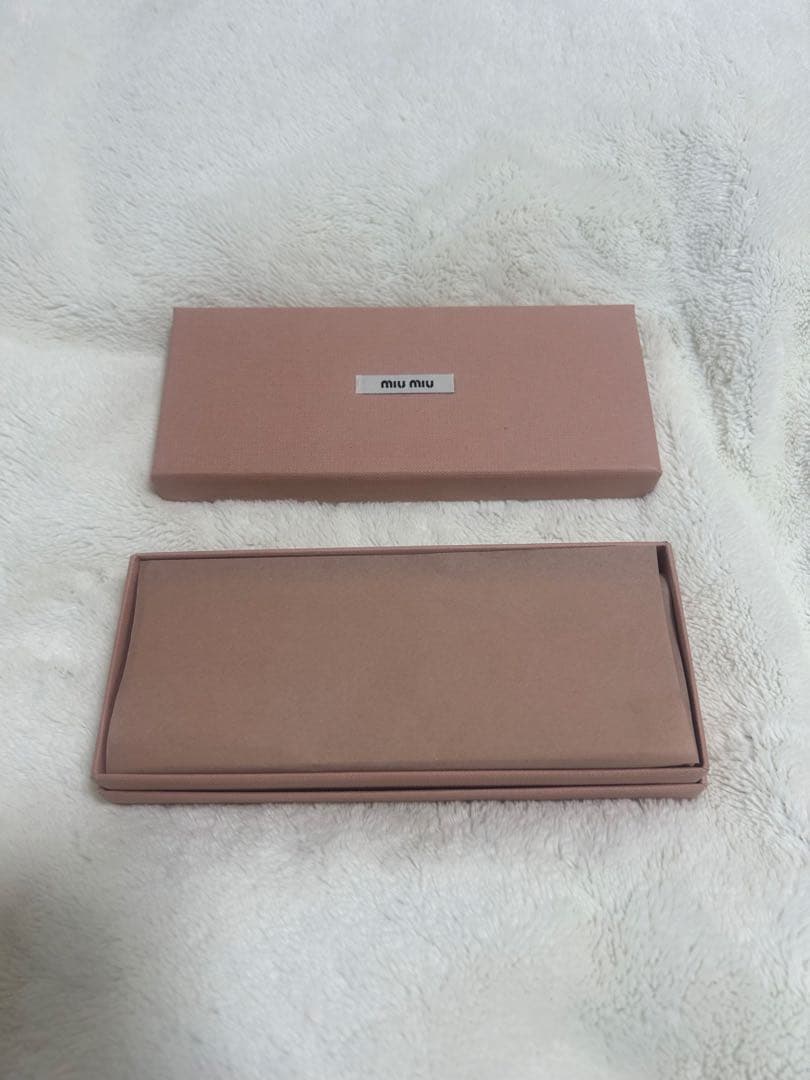 新品未使用　miumiu ブラックレザー バッグチャーム　キーホルダー