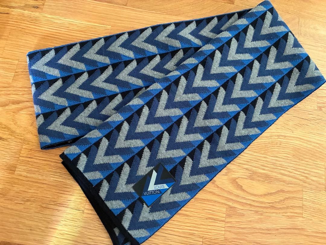 【美品】LOUIS VUITTON エシャルプ・Vオブセシオン マフラー