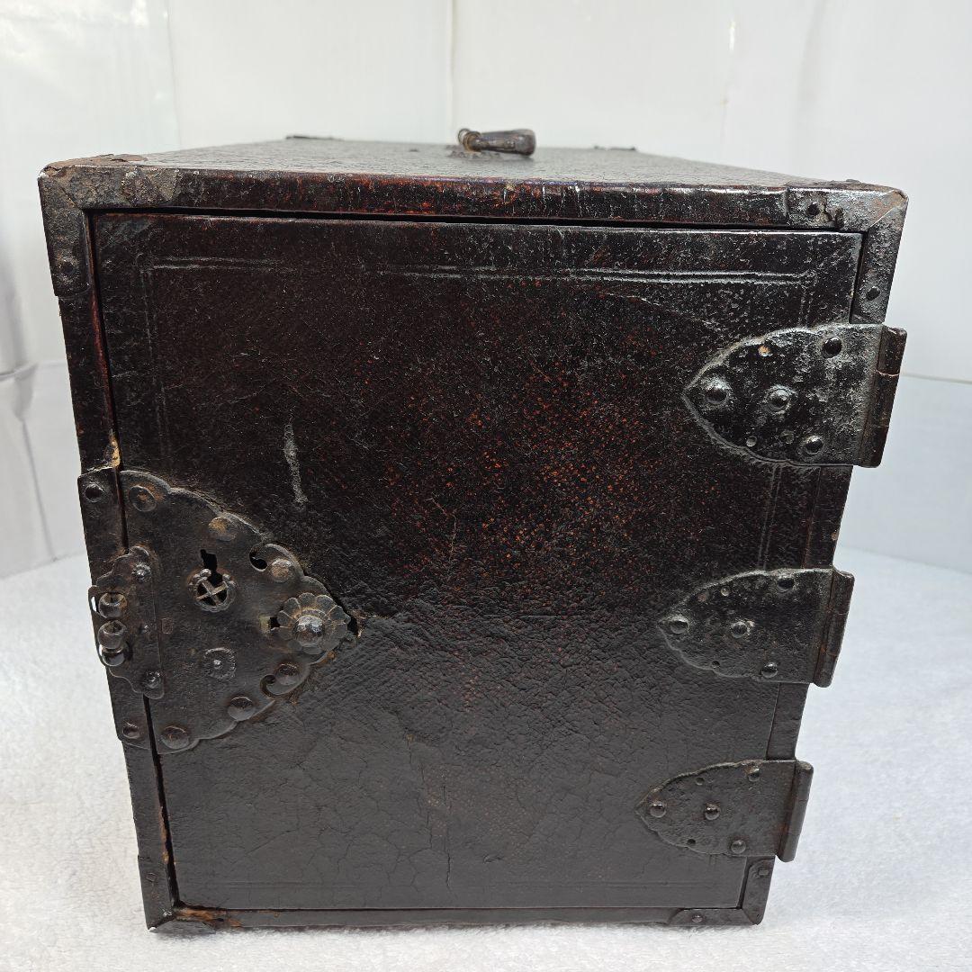 金唐革紙貼手持箪笥　鍵付　時代箪笥　古民具　銭函　銭箱　千両箱　船箪笥　金庫