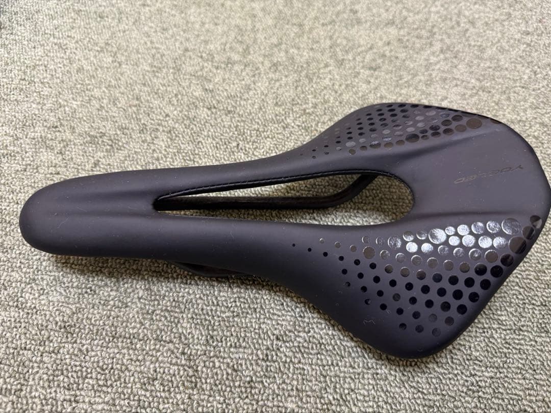 YOELEO CL MAX カーボンサドル 140mm