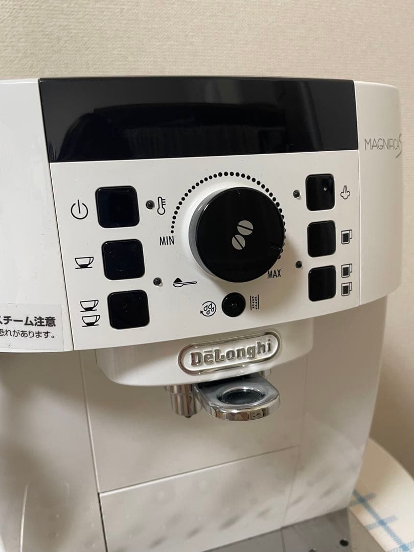 【美品】デロンギ 全自動コーヒーマシン ECAM22112W ホワイト