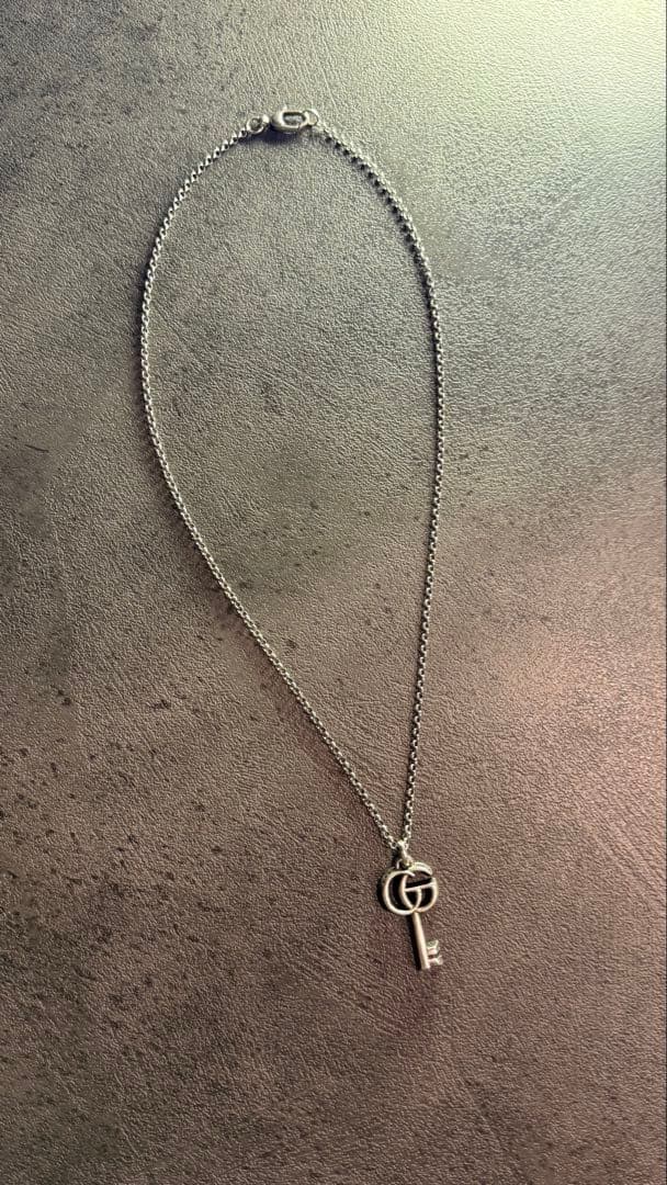 GUCCIダブルGキー型ネックレス