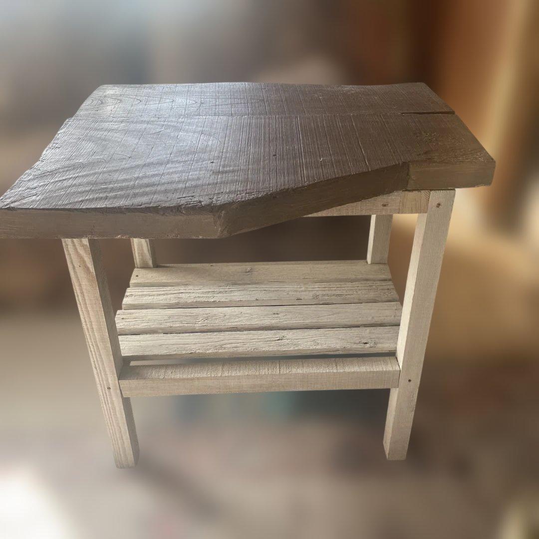 古材のハンドメイドディスプレイ台