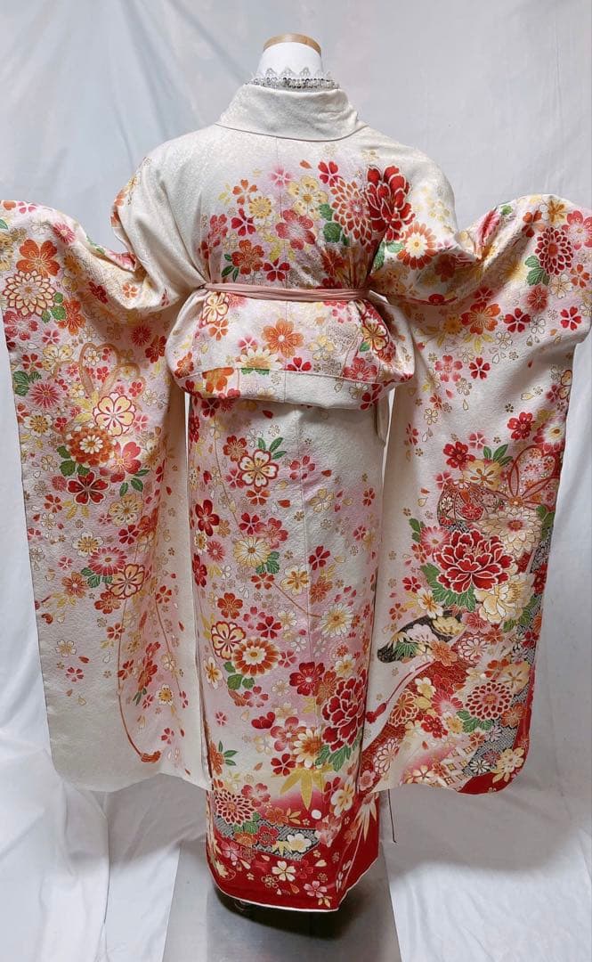 白地に赤とピンクの花柄 振袖フルセット　振袖　振袖セット　成人式　振袖6点セット