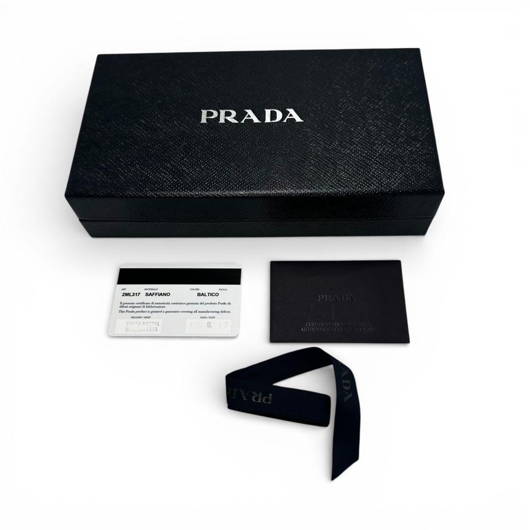 【美品】箱付き プラダ ラウンドファスナー サフィアーノレザー 長財布 ネイビー