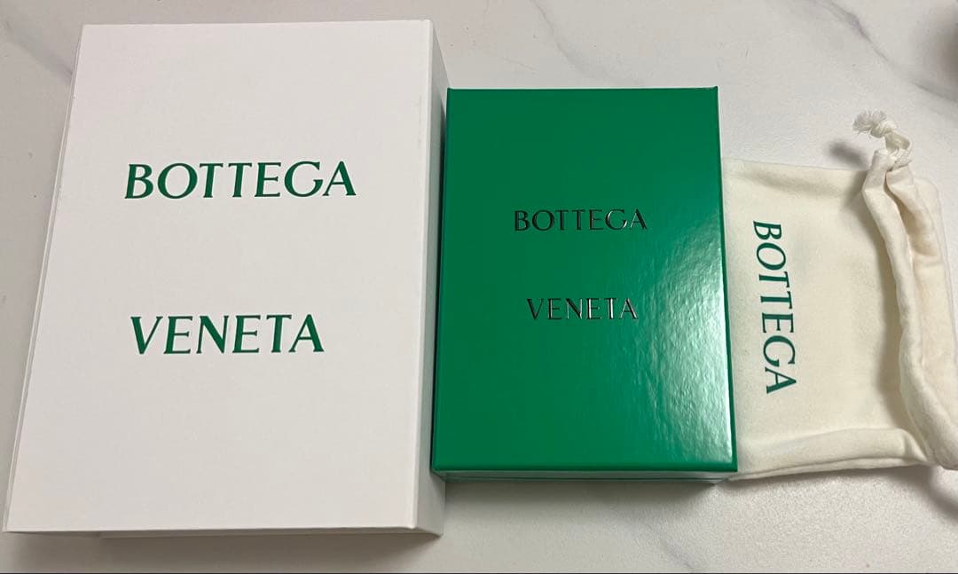 BOTTEGA VENETA ボッテガ　パスポートケース　ブラック