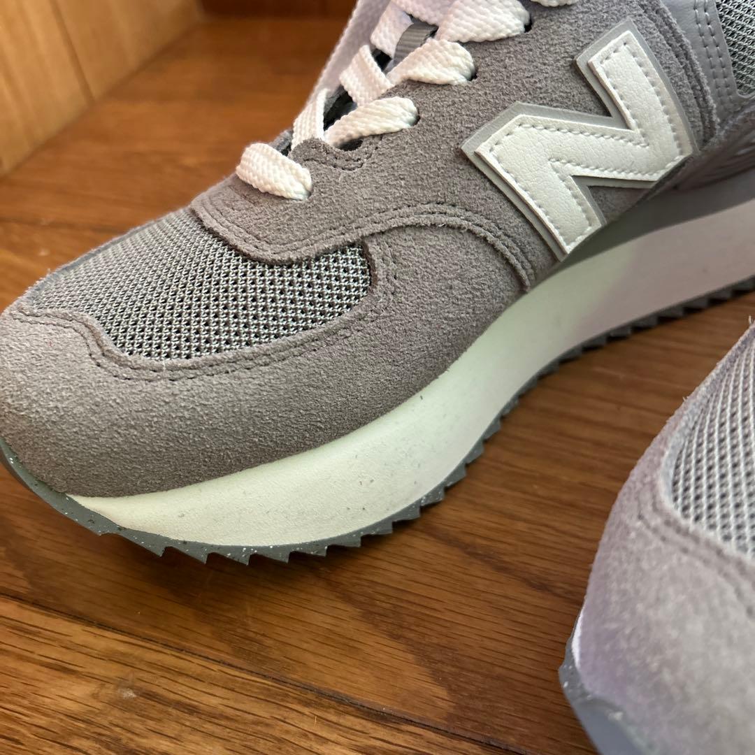 新品タグ付きNew Balance WL574ZSD グレー スニーカー