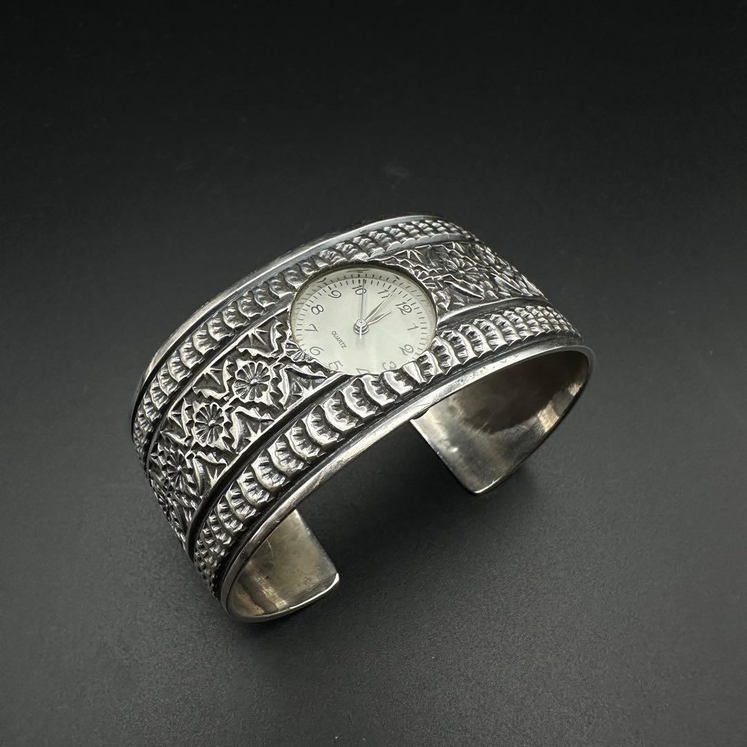 NAVAJO サンシャインリーブス スタンプワーク バングルウォッチ