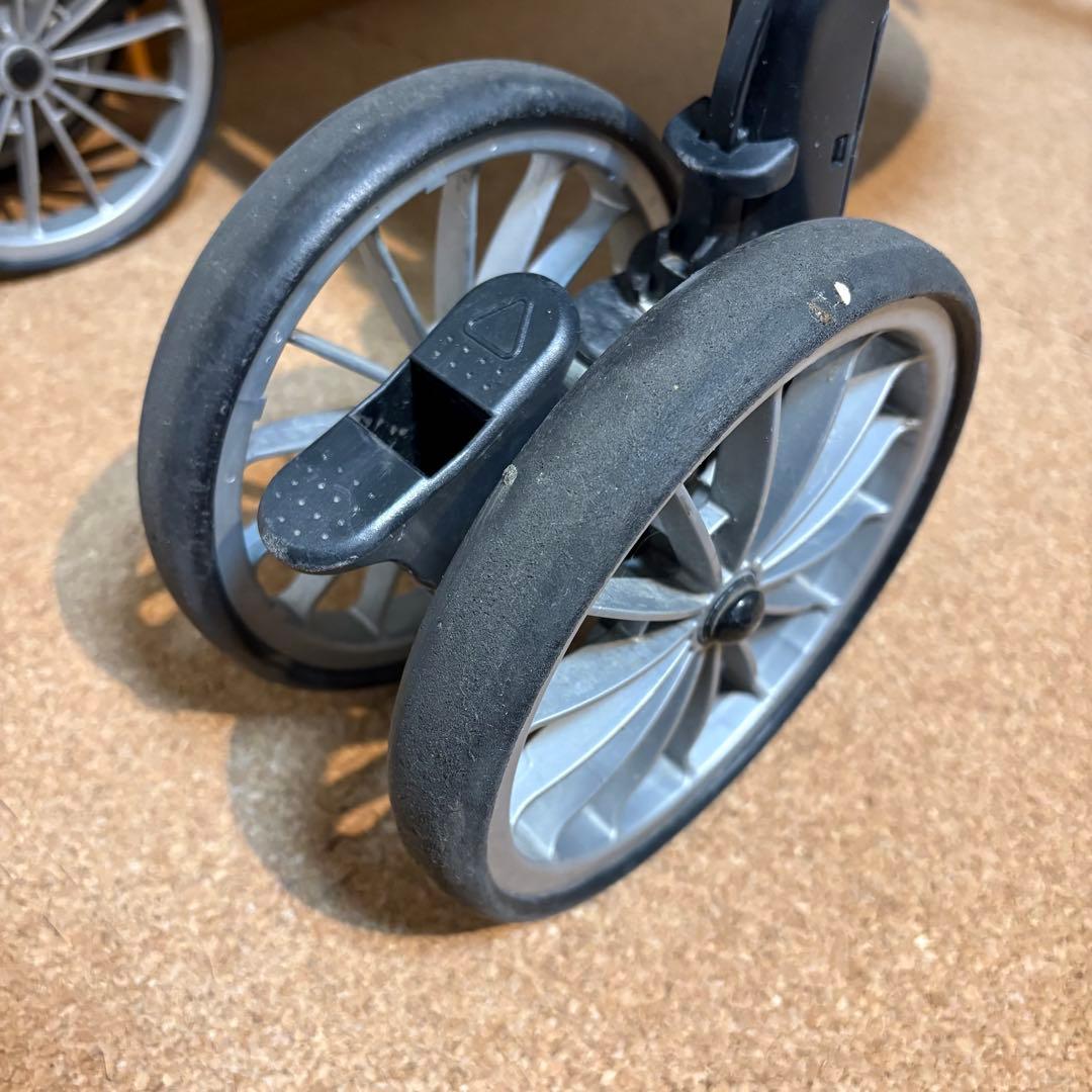 【良品】Combi アンブレッタ4キャス エッグショック UH フレンチホワイト