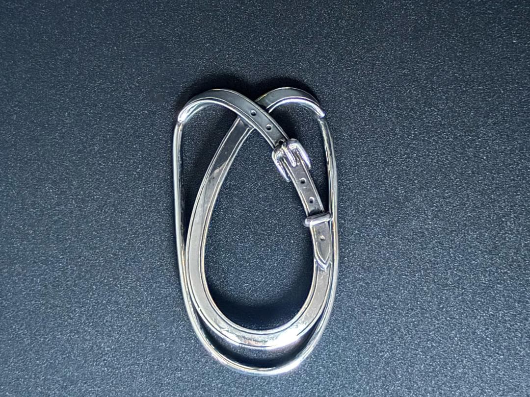 シルバーリング型アクセサリー