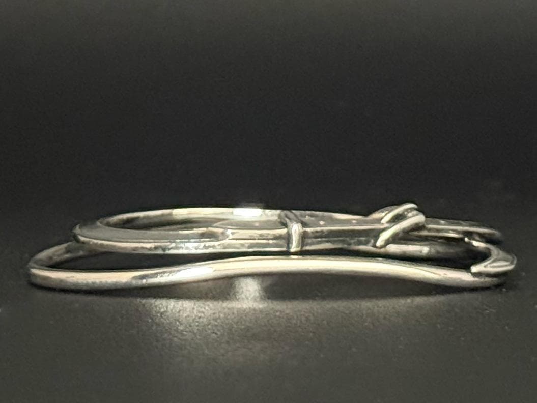 シルバーリング型アクセサリー