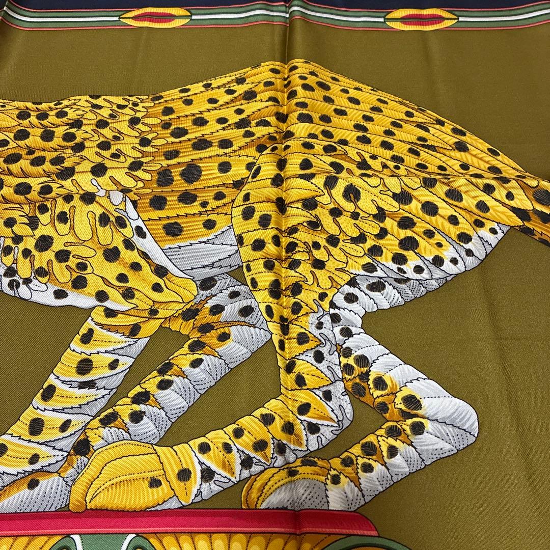 Salvatore Ferragamo シルク　スカーフ 総柄　虎　イタリア製