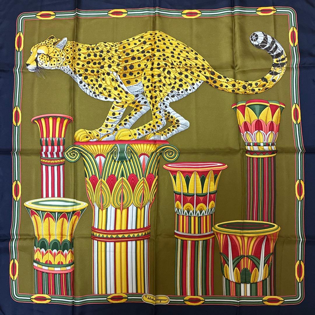 Salvatore Ferragamo シルク　スカーフ 総柄　虎　イタリア製