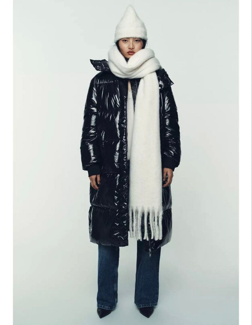 タグ付き新品★ZARAのシャイニーロングアノラック★Lサイズ★ブラック色