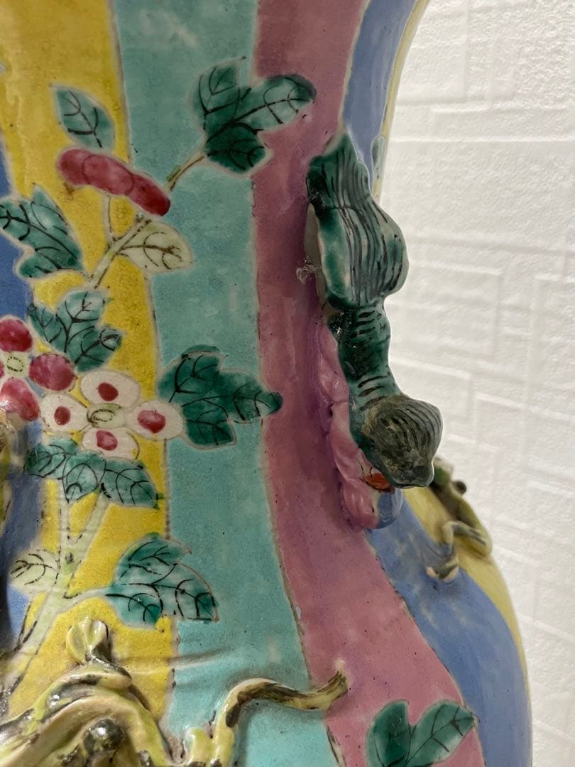 中国 旧家蔵出し 清時代 粉彩 双耳 牡丹花卉紋瓶骨董品。