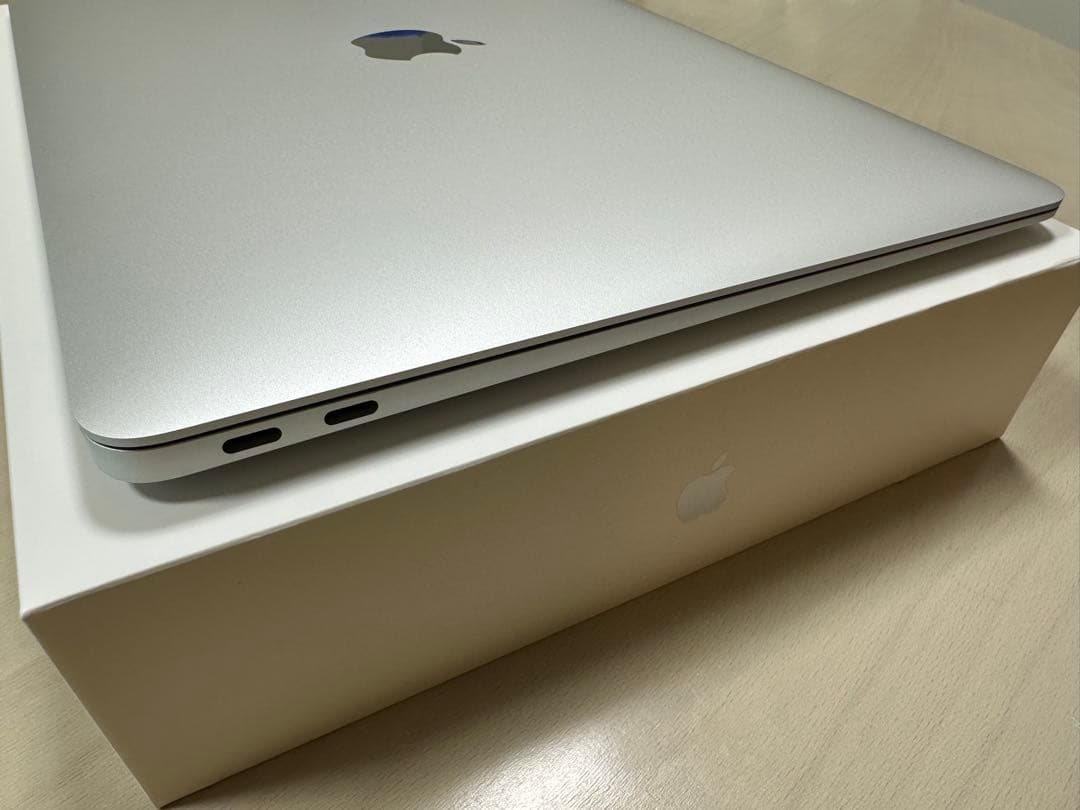 Apple MacBook Air 13インチ 2018＋純正USBコネクタ付