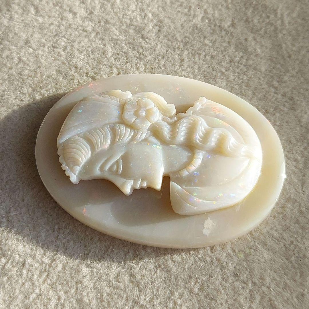 オパール　女性　カメオ　ルース