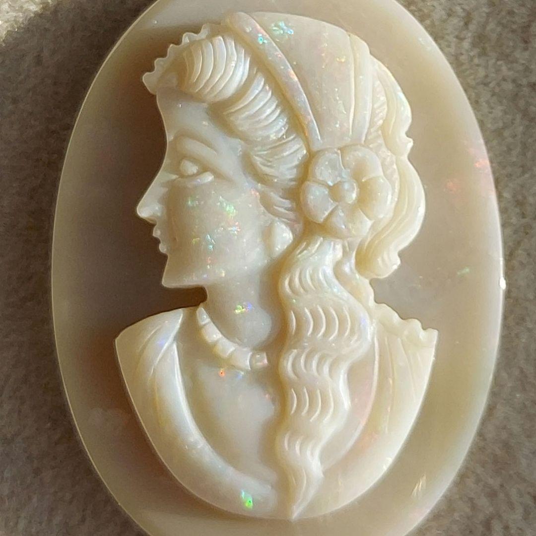 オパール　女性　カメオ　ルース