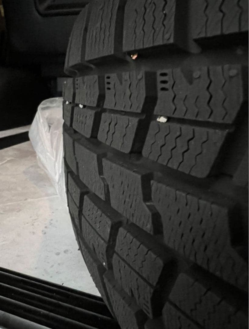 スタッドレスタイヤ 205/65R15 1シーズン利用