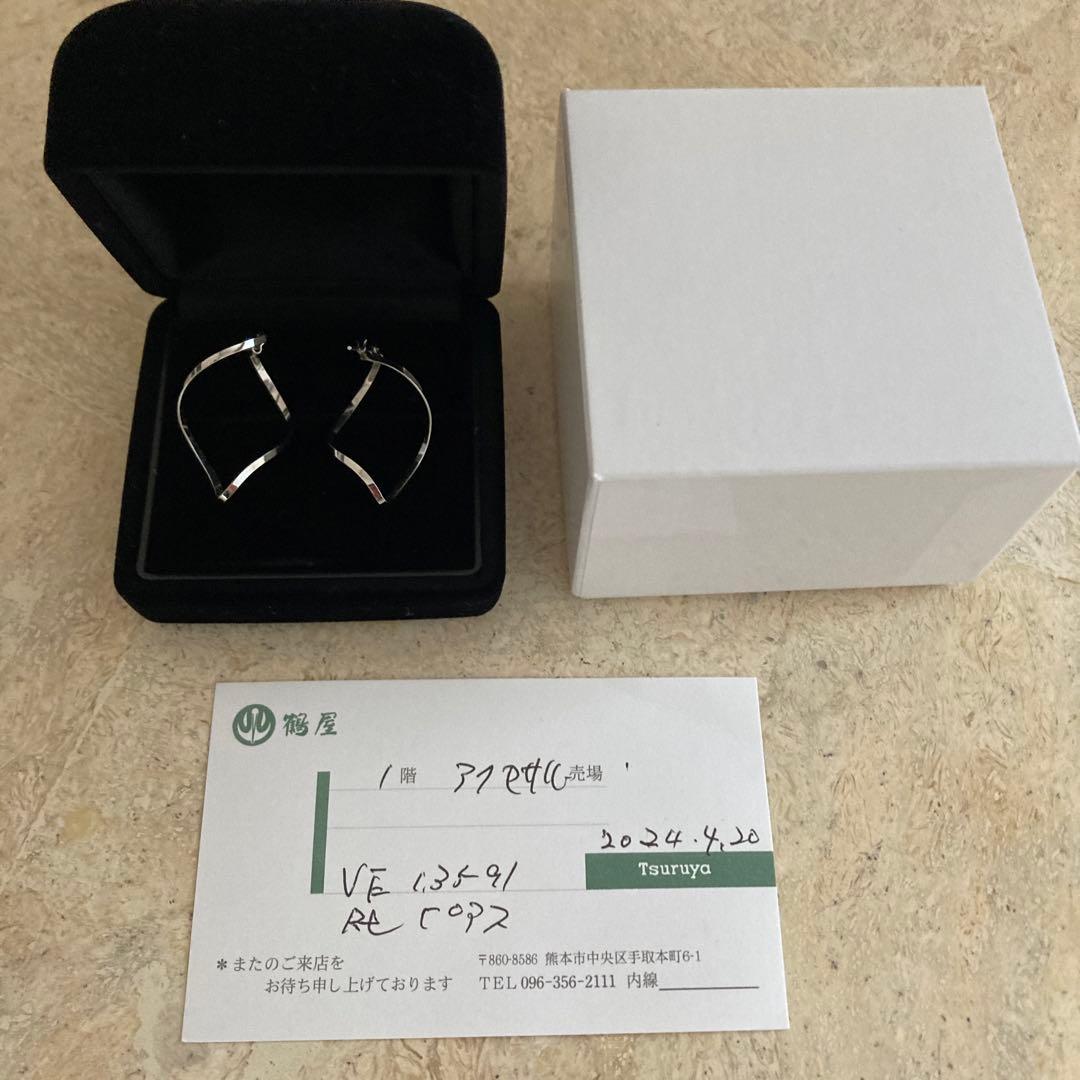 新品未使用　プラチナ900 百貨店購入　波状デザイン ピアス　大ぶり
