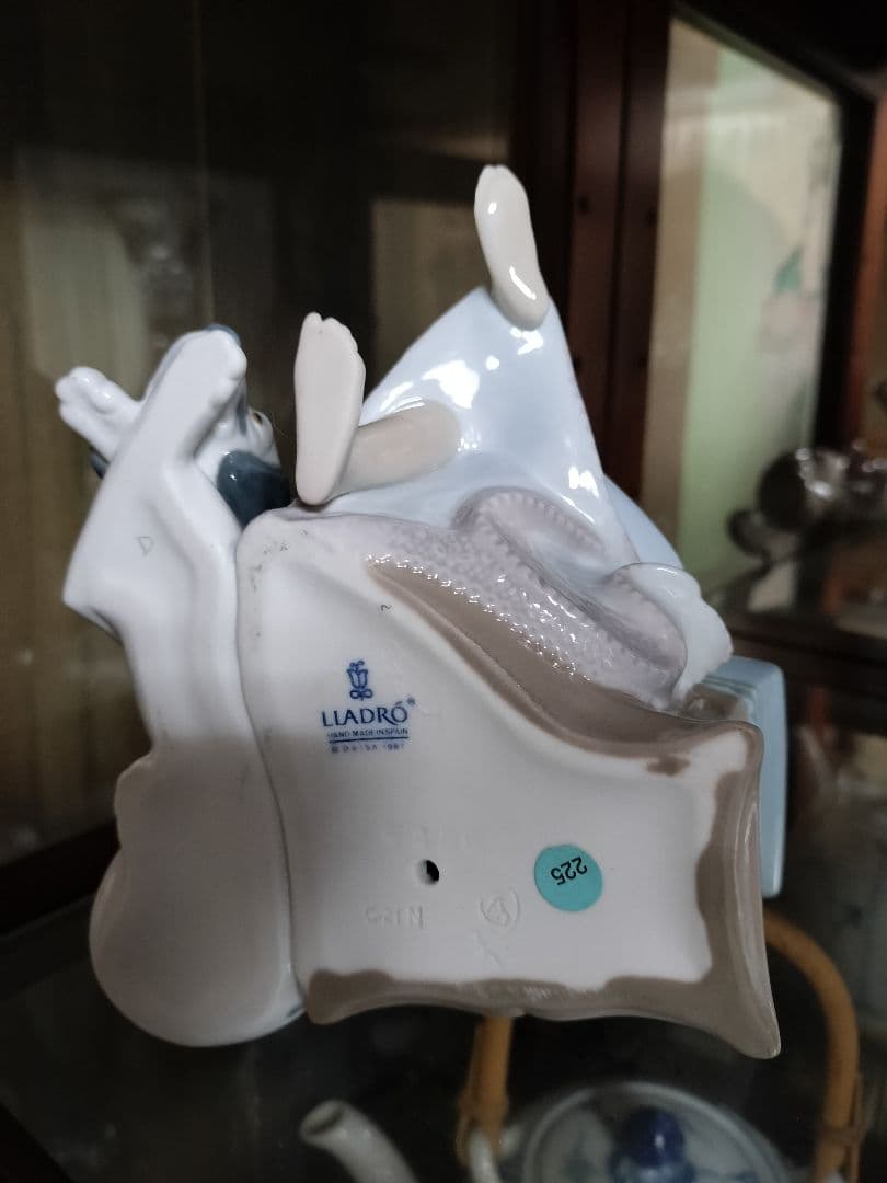 リヤドロ　大事な電話　※受話器外れあり