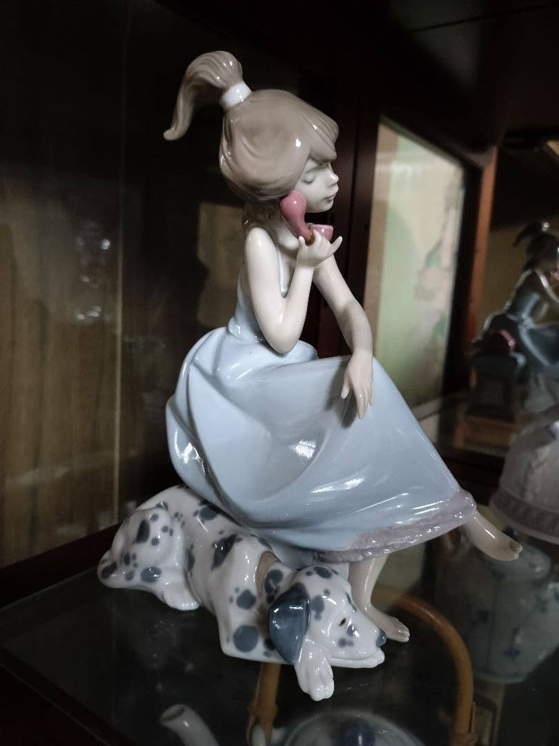 リヤドロ　大事な電話　※受話器外れあり