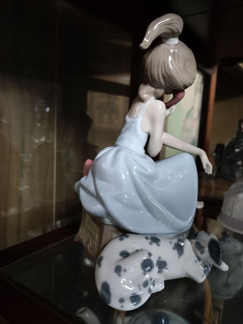 リヤドロ　大事な電話　※受話器外れあり