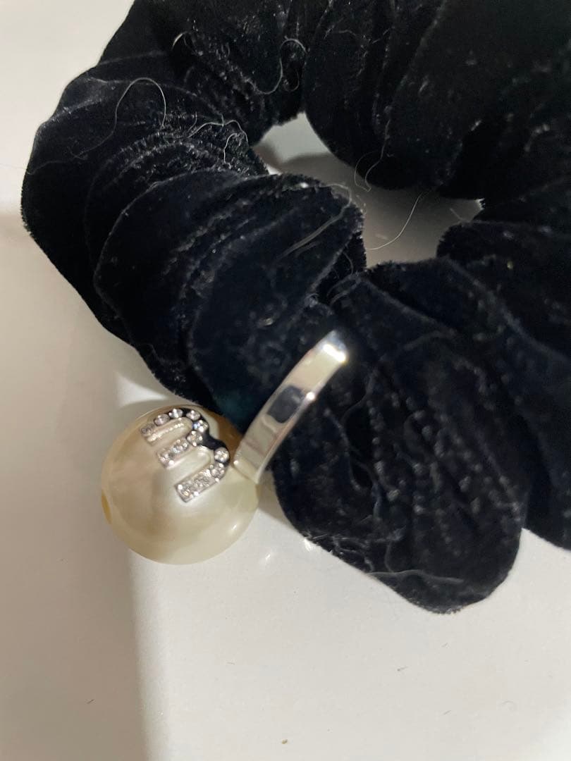 Miu Miu ベルベットヘアゴム 黒