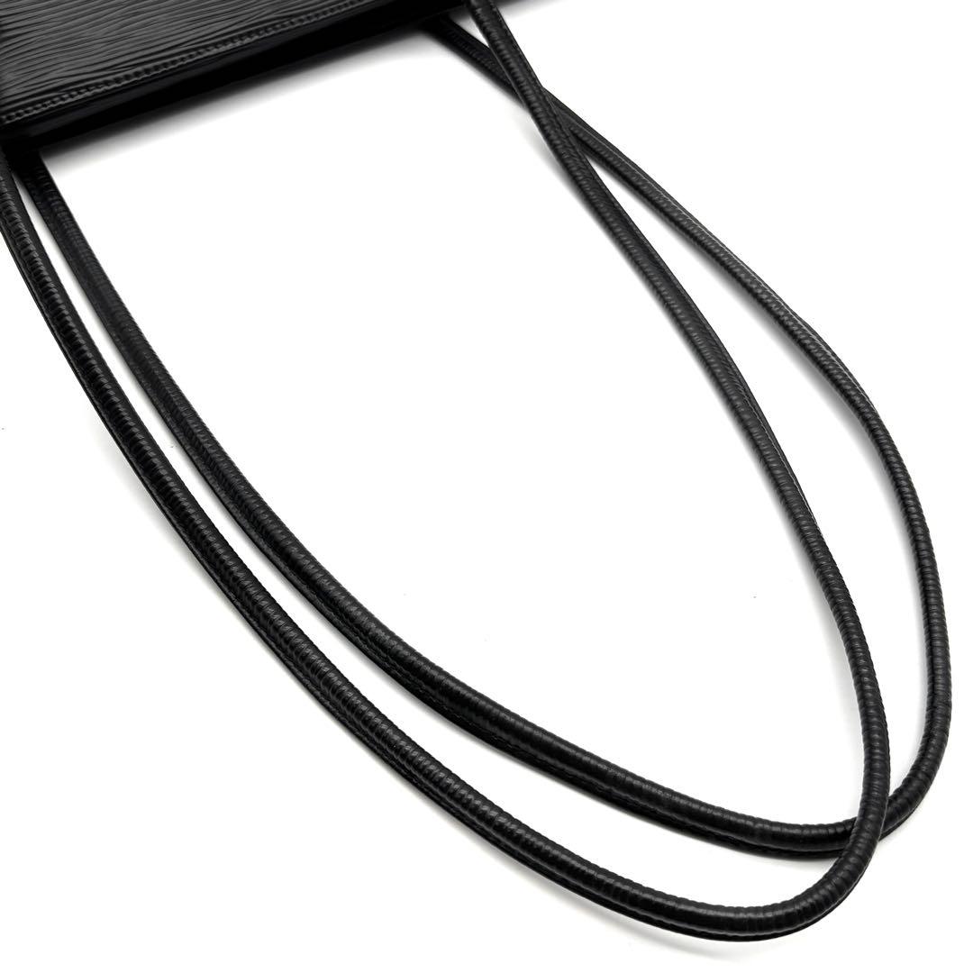 【美品】フェンディ トートバッグ エピ ロゴ型押し ブラック レザー A4