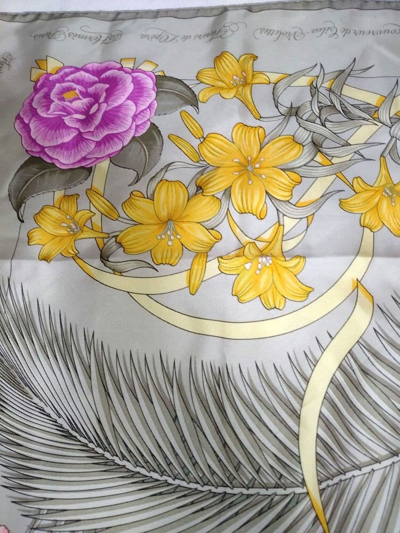■HERMES■ 花柄スカーフ カレ90