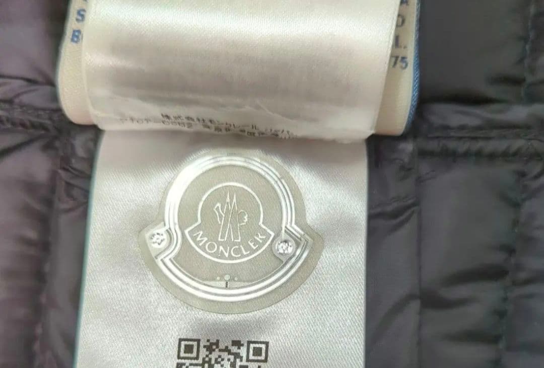 モンクレール フード付き ブラックダウンベスト ジレ