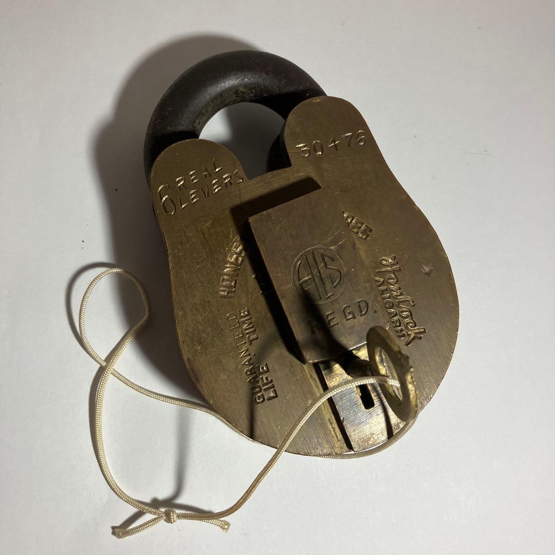 印度「ＨＯＮＥＳＴＹ　ＬＯＣＫ　ＳＴＯＲＥＳ」の特大クマ型ビンテージ南京錠