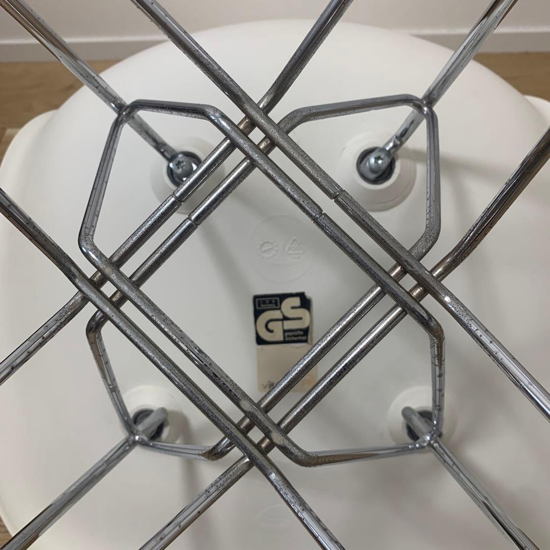 イームズ サイドシェルチェア エッフェルベース