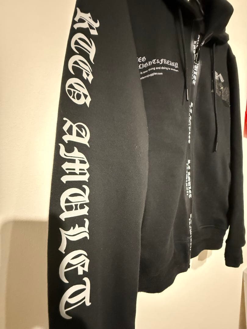 アダムスジャグラー ブラックパーカー