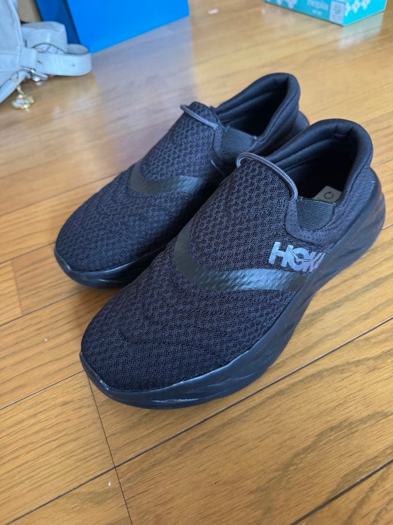HOKA ブラック スリッポンスニーカー