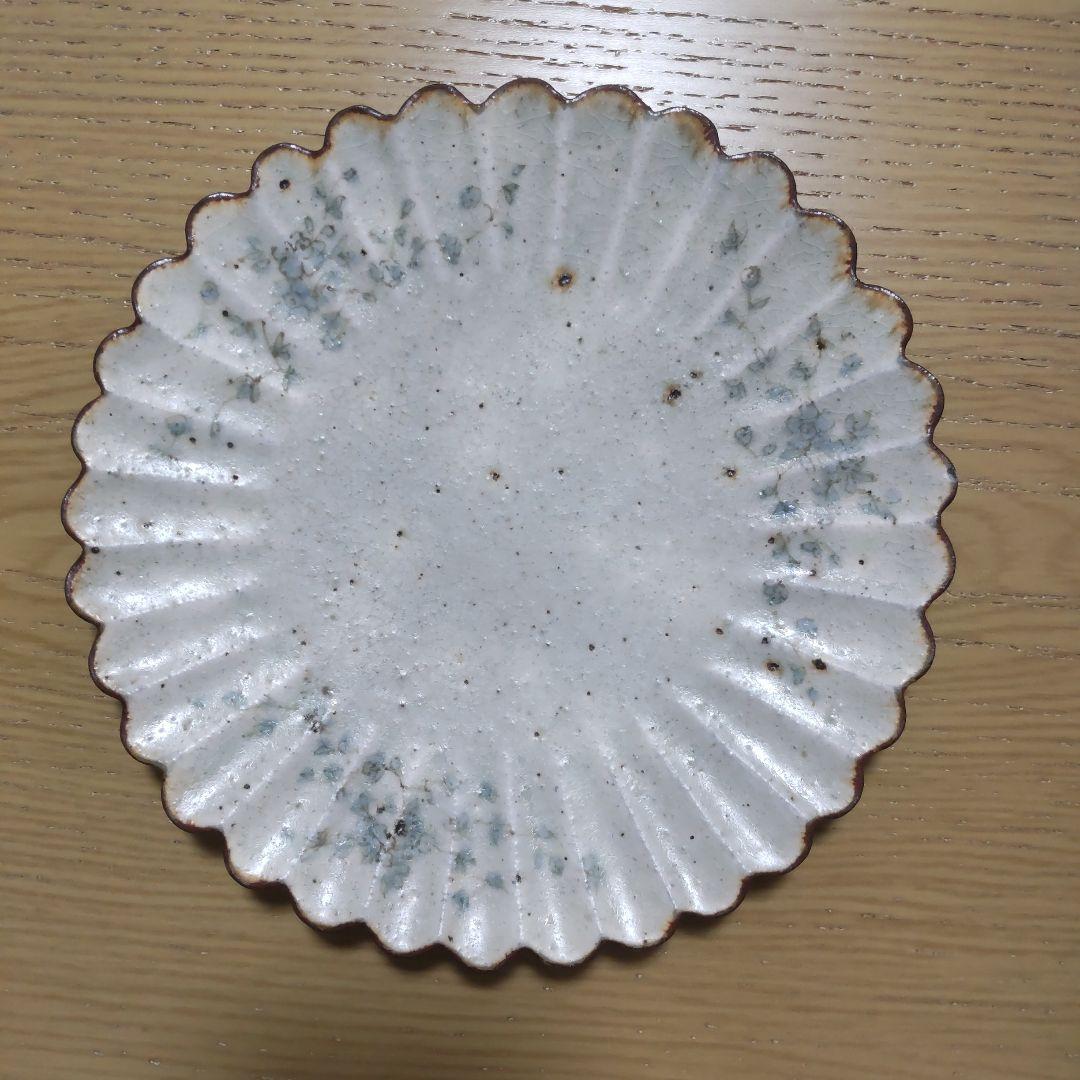 市野吉記さん 波形の皿