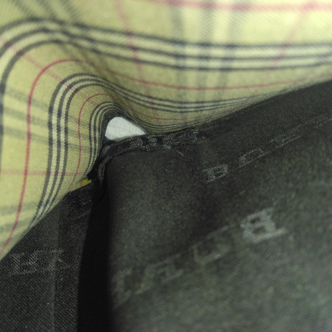 BURBERRY ブラック 二つ折り財布　サフィアーノレザー　ノバチェック