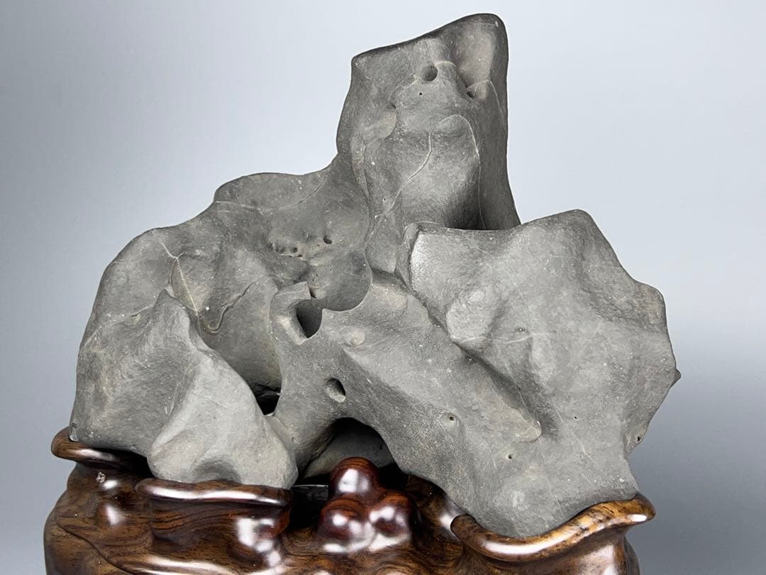 太湖石 自然石 鑑賞石 飾り石 中国美術 紫檀台座 香炉石 置物 高さ24cm