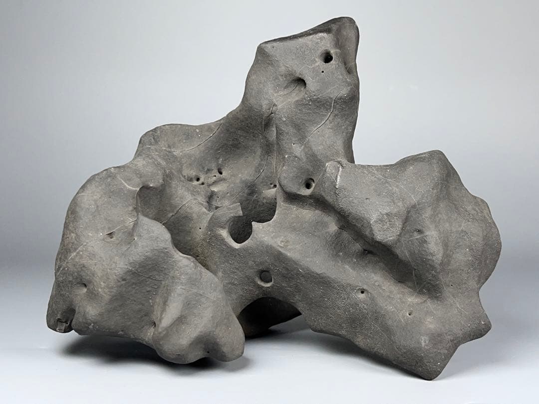 太湖石 自然石 鑑賞石 飾り石 中国美術 紫檀台座 香炉石 置物 高さ24cm