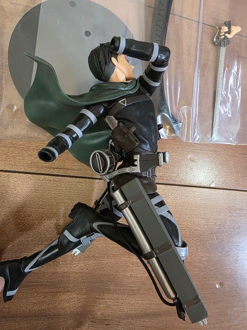 進撃の巨人　エレン・イェーガー Ver. フィギュア、リヴァイ フィギュアセット