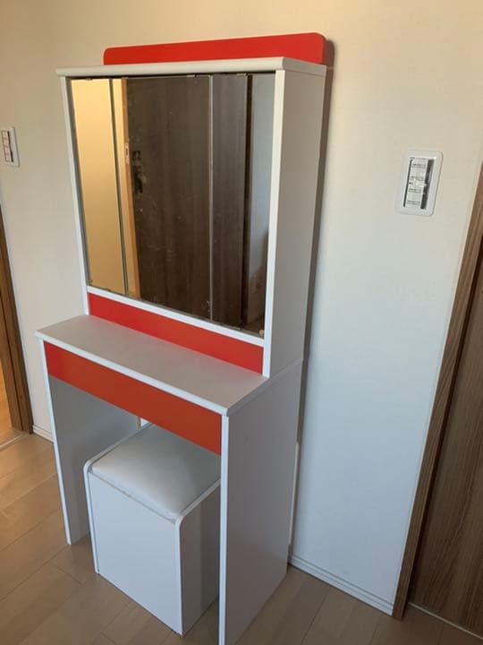 赤　ドレッサー　収納付き