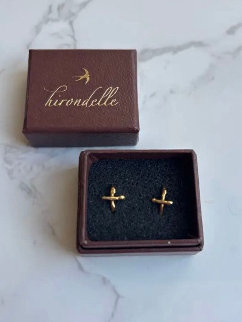 hirondelle ゴールドピアスセット