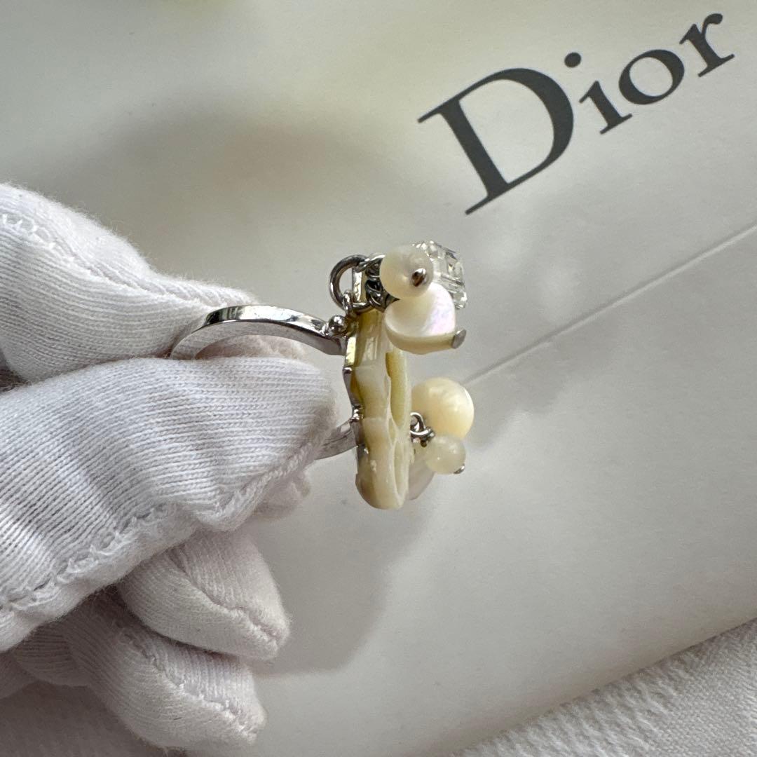 Dior・ホワイト・ロゴ・ハートビーズ・ビジュー付きリング。