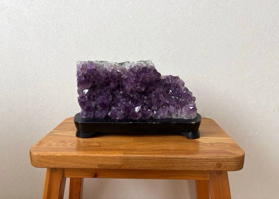 SALE✩.*˚天然石 水晶 アメジスト クラスター 原石 3.5kg 台座付き