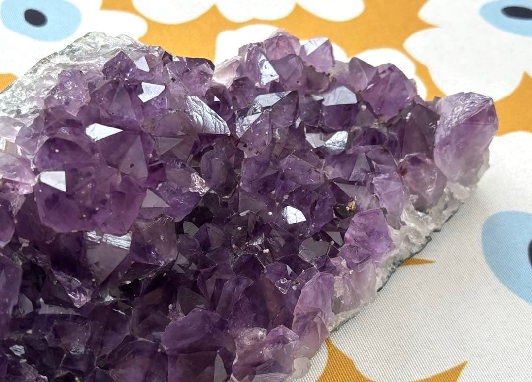 SALE✩.*˚天然石 水晶 アメジスト クラスター 原石 3.5kg 台座付き