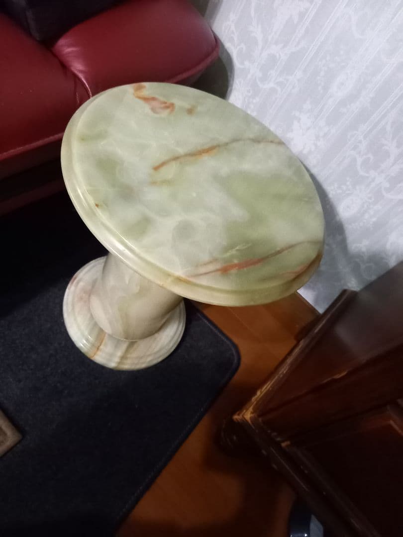 ミニテーブルと花瓶大理石