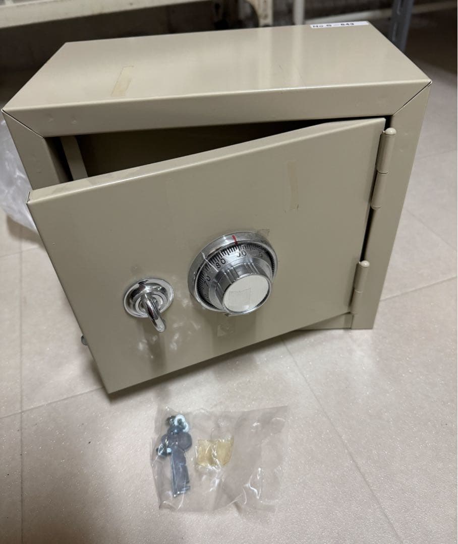 ダイヤル式金庫 ベージュ
