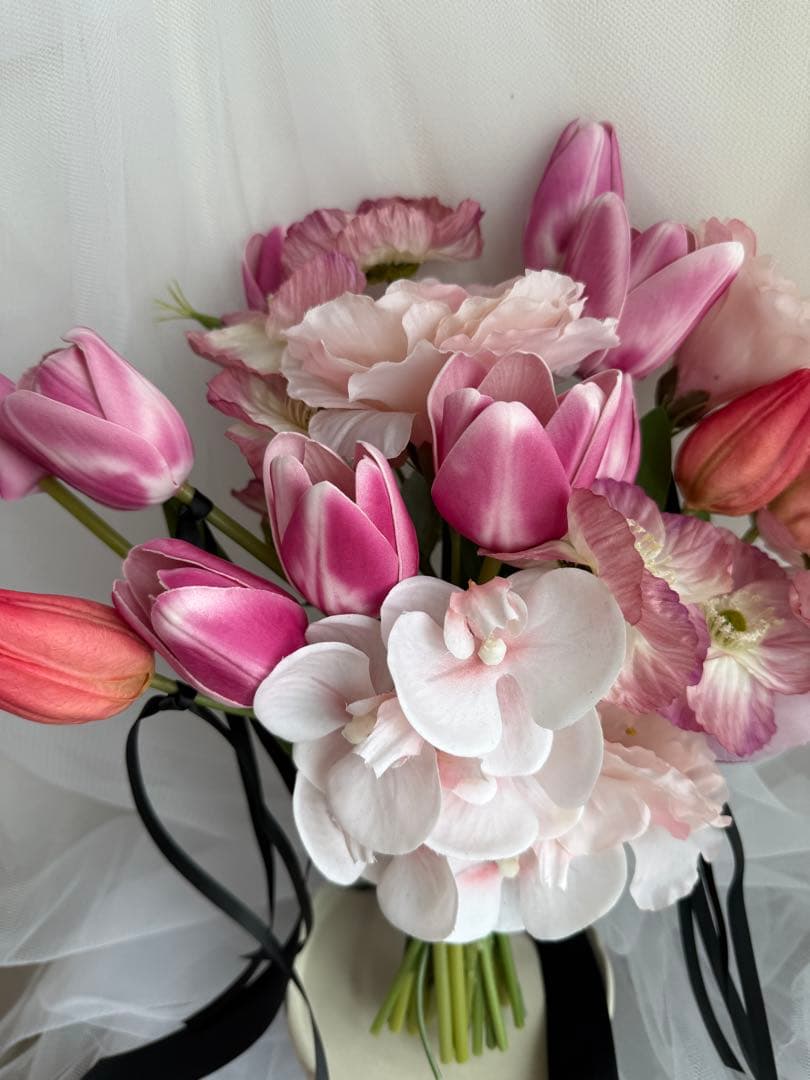 春を束ねたウェディングブーケ　花束　造花　チューリップ