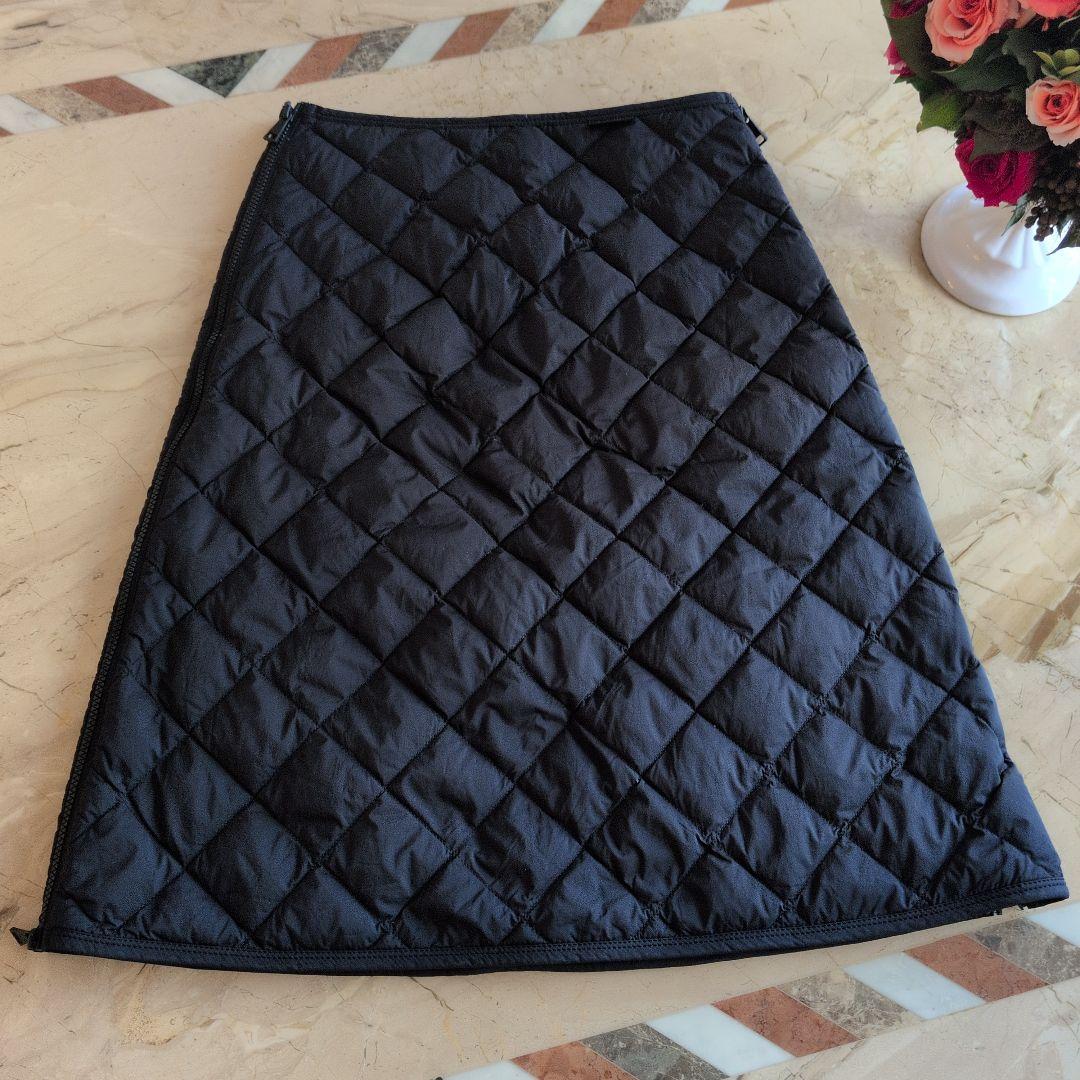 美品　モンクレール　ダウンキルティング台形黒 スカートM〜L